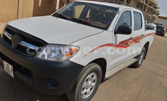 Buy Used Toyota Hilux White Car in Niamey in Niamey Buy Used Toyota Hilux White Car in Niamey in Niamey