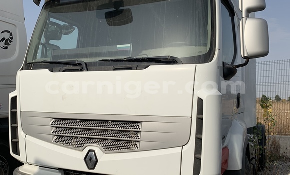 Buy Used Renault TRM 10000 White Truck in Gazaoua in Maradi Buy Used Renault TRM 10000 White Truck in Gazaoua in Maradi