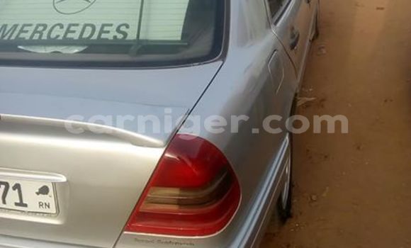 Sayi Na hannu Mercedes‒Benz C–Class Silver Mota in Niamey a Niamey Sayi Na hannu Mercedes‒Benz C–Class Silver Mota in Niamey a Niamey