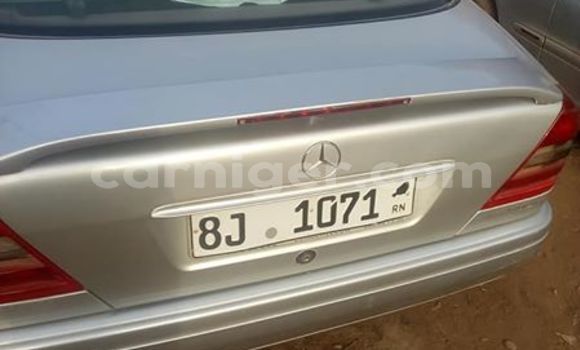 Sayi Na hannu Mercedes‒Benz C–Class Silver Mota in Niamey a Niamey Sayi Na hannu Mercedes‒Benz C–Class Silver Mota in Niamey a Niamey