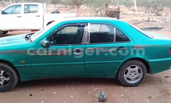 Buy Used Mercedes‒Benz C–Class Green Car in Niamey in Niamey Buy Used Mercedes‒Benz C–Class Green Car in Niamey in Niamey