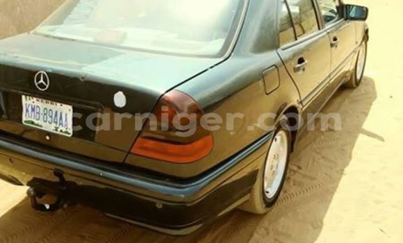 Buy Used Mercedes‒Benz C–Class Green Car in Niamey in Niamey Buy Used Mercedes‒Benz C–Class Green Car in Niamey in Niamey