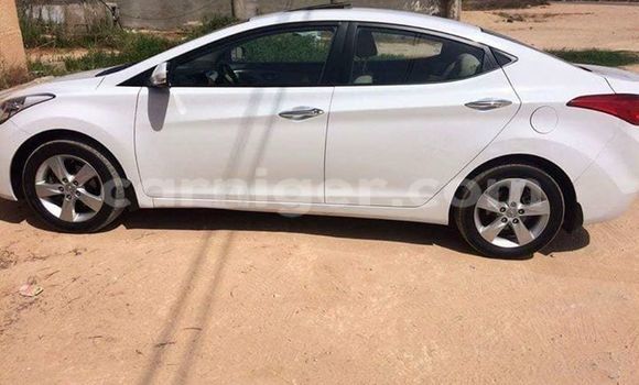 Buy Used Hyundai Elantra White Car in Niamey in Niamey Buy Used Hyundai Elantra White Car in Niamey in Niamey