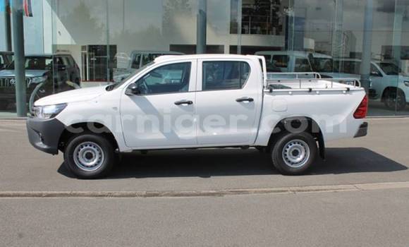 Buy New Toyota Hilux White Car in Import - Dubai in Agadez Buy New Toyota Hilux White Car in Import - Dubai in Agadez