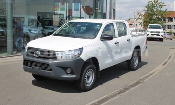 Buy New Toyota Hilux White Car in Import - Dubai in Agadez Buy New Toyota Hilux White Car in Import - Dubai in Agadez