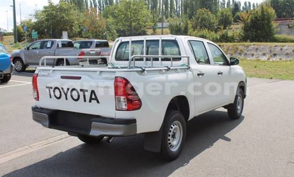 Buy New Toyota Hilux White Car in Import - Dubai in Agadez Buy New Toyota Hilux White Car in Import - Dubai in Agadez