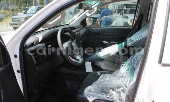 Buy New Toyota Hilux White Car in Import - Dubai in Agadez Buy New Toyota Hilux White Car in Import - Dubai in Agadez