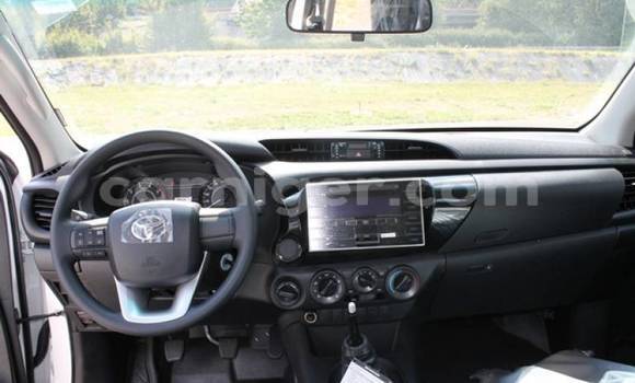 Buy New Toyota Hilux White Car in Import - Dubai in Agadez Buy New Toyota Hilux White Car in Import - Dubai in Agadez