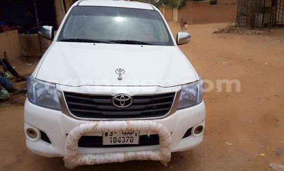 Sayi Na hannu Toyota Hilux White Mota in Niamey a Niamey Sayi Na hannu Toyota Hilux White Mota in Niamey a Niamey
