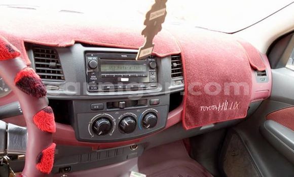 Sayi Na hannu Toyota Hilux White Mota in Niamey a Niamey Sayi Na hannu Toyota Hilux White Mota in Niamey a Niamey