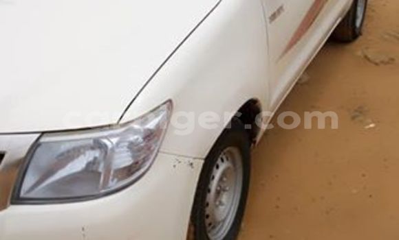 Sayi Na hannu Toyota Hilux White Mota in Niamey a Niamey Sayi Na hannu Toyota Hilux White Mota in Niamey a Niamey