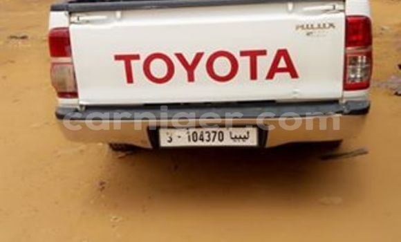 Sayi Na hannu Toyota Hilux White Mota in Niamey a Niamey Sayi Na hannu Toyota Hilux White Mota in Niamey a Niamey