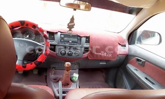 Sayi Na hannu Toyota Hilux White Mota in Niamey a Niamey Sayi Na hannu Toyota Hilux White Mota in Niamey a Niamey