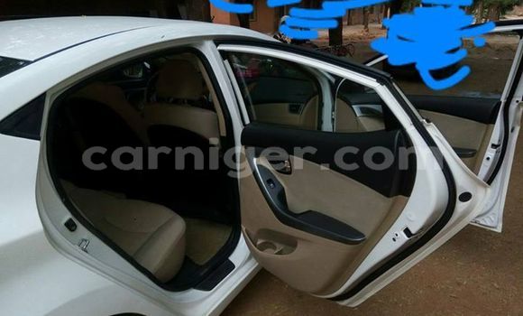 Sayi Na hannu Hyundai Elantra White Mota in Niamey a Niamey Sayi Na hannu Hyundai Elantra White Mota in Niamey a Niamey