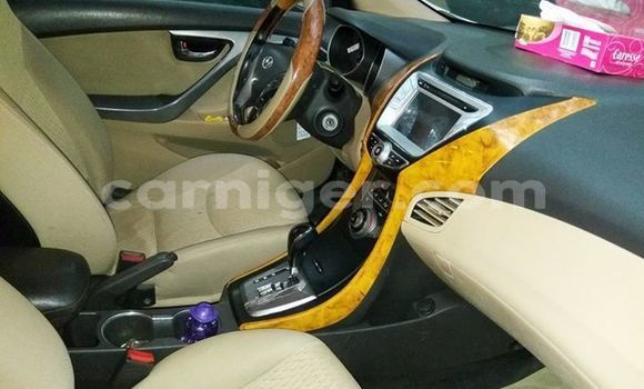 Sayi Na hannu Hyundai Elantra White Mota in Niamey a Niamey Sayi Na hannu Hyundai Elantra White Mota in Niamey a Niamey