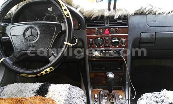 Acheter Occasion Voiture Mercedes‒Benz C–Class Blanc à Niamey, Niamey Acheter Occasion Voiture Mercedes‒Benz C–Class Blanc à Niamey, Niamey