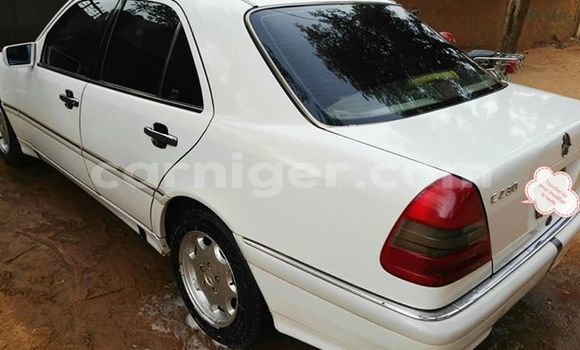 Acheter Occasion Voiture Mercedes‒Benz C–Class Blanc à Niamey, Niamey Acheter Occasion Voiture Mercedes‒Benz C–Class Blanc à Niamey, Niamey