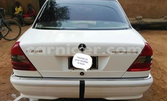 Acheter Occasion Voiture Mercedes‒Benz C–Class Blanc à Niamey, Niamey Acheter Occasion Voiture Mercedes‒Benz C–Class Blanc à Niamey, Niamey