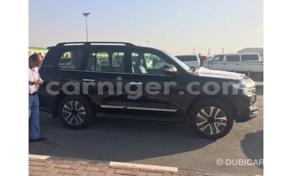 Buy Import Toyota Land Cruiser Black Truck in Import - Dubai in Agadez Buy Import Toyota Land Cruiser Black Truck in Import - Dubai in Agadez