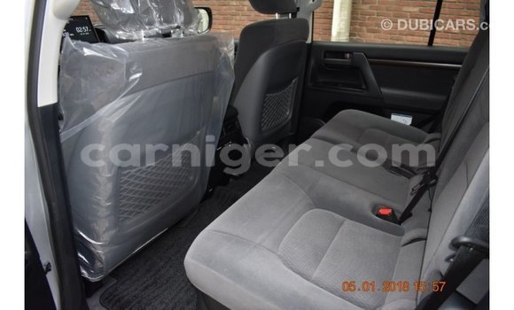 Buy Import Toyota Land Cruiser Other Truck in Import - Dubai in Agadez Buy Import Toyota Land Cruiser Other Truck in Import - Dubai in Agadez