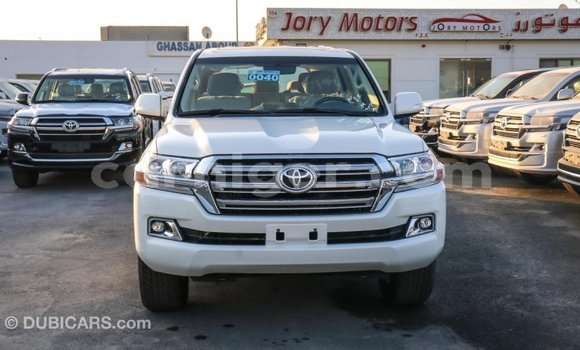 Buy Import Toyota Land Cruiser White Truck in Import - Dubai in Agadez Buy Import Toyota Land Cruiser White Truck in Import - Dubai in Agadez