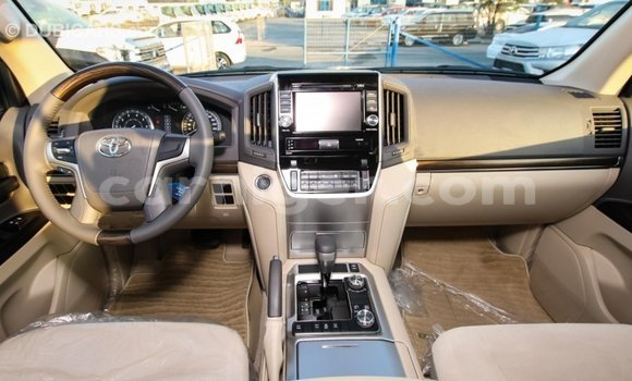 Buy Import Toyota Land Cruiser White Truck in Import - Dubai in Agadez Buy Import Toyota Land Cruiser White Truck in Import - Dubai in Agadez