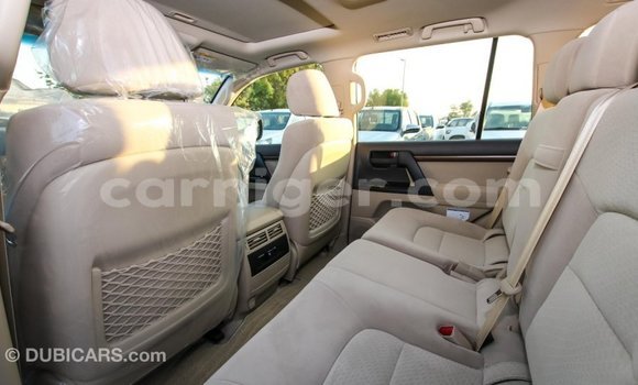 Buy Import Toyota Land Cruiser White Truck in Import - Dubai in Agadez Buy Import Toyota Land Cruiser White Truck in Import - Dubai in Agadez