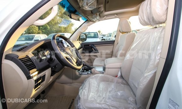 Buy Import Toyota Land Cruiser White Truck in Import - Dubai in Agadez Buy Import Toyota Land Cruiser White Truck in Import - Dubai in Agadez