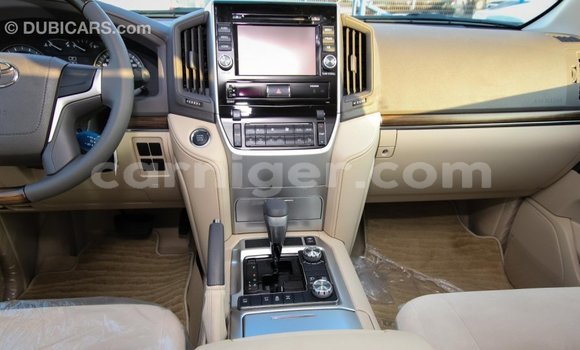 Buy Import Toyota Land Cruiser White Truck in Import - Dubai in Agadez Buy Import Toyota Land Cruiser White Truck in Import - Dubai in Agadez