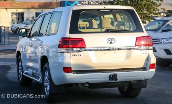 Buy Import Toyota Land Cruiser White Truck in Import - Dubai in Agadez Buy Import Toyota Land Cruiser White Truck in Import - Dubai in Agadez
