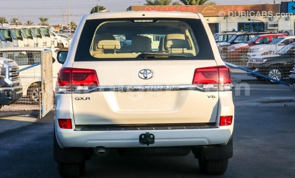 Buy Import Toyota Land Cruiser White Truck in Import - Dubai in Agadez Buy Import Toyota Land Cruiser White Truck in Import - Dubai in Agadez