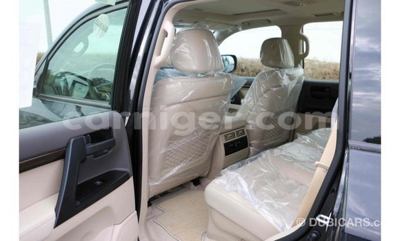 Buy Import Toyota Land Cruiser Black Truck in Import - Dubai in Agadez Buy Import Toyota Land Cruiser Black Truck in Import - Dubai in Agadez