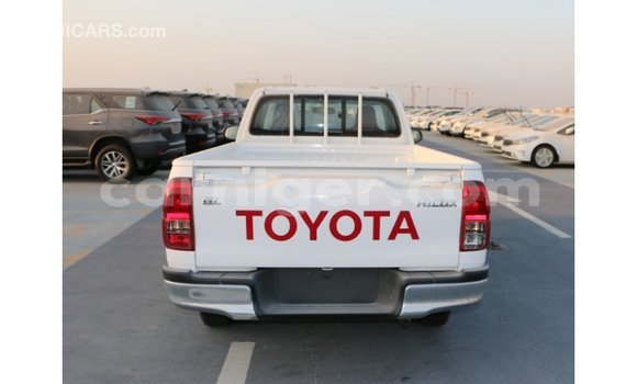 Buy Import Toyota Hilux White Car in Import - Dubai in Agadez Buy Import Toyota Hilux White Car in Import - Dubai in Agadez