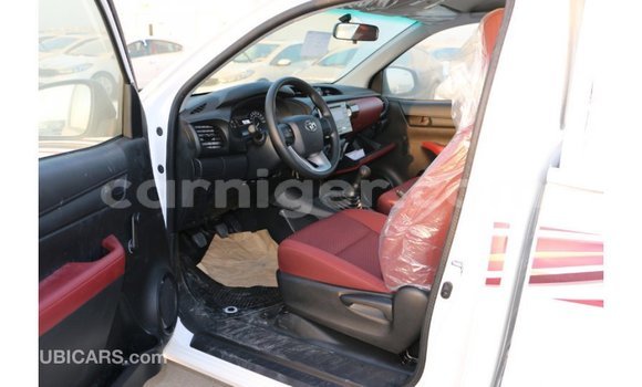 Buy Import Toyota Hilux White Car in Import - Dubai in Agadez Buy Import Toyota Hilux White Car in Import - Dubai in Agadez