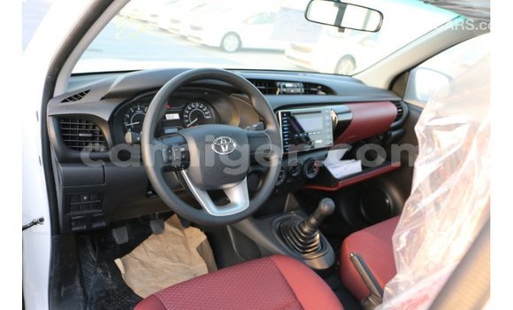 Buy Import Toyota Hilux White Car in Import - Dubai in Agadez Buy Import Toyota Hilux White Car in Import - Dubai in Agadez