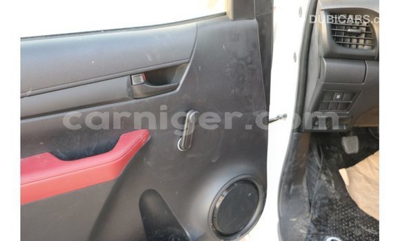 Buy Import Toyota Hilux White Car in Import - Dubai in Agadez Buy Import Toyota Hilux White Car in Import - Dubai in Agadez