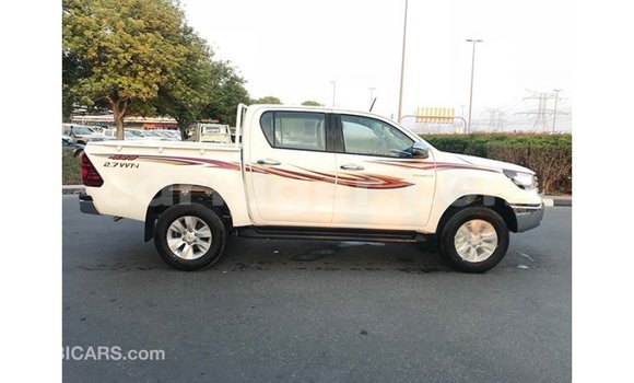 Buy Import Toyota Hilux White Car in Import - Dubai in Agadez Buy Import Toyota Hilux White Car in Import - Dubai in Agadez