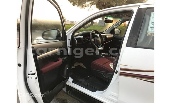 Buy Import Toyota Hilux White Car in Import - Dubai in Agadez Buy Import Toyota Hilux White Car in Import - Dubai in Agadez