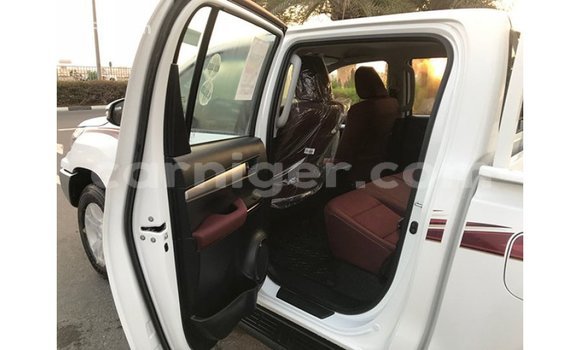 Buy Import Toyota Hilux White Car in Import - Dubai in Agadez Buy Import Toyota Hilux White Car in Import - Dubai in Agadez