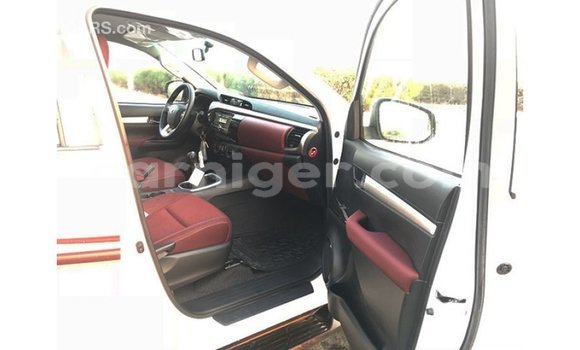 Buy Import Toyota Hilux White Car in Import - Dubai in Agadez Buy Import Toyota Hilux White Car in Import - Dubai in Agadez