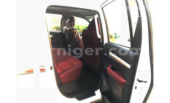 Buy Import Toyota Hilux White Car in Import - Dubai in Agadez Buy Import Toyota Hilux White Car in Import - Dubai in Agadez