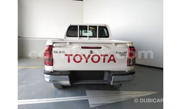 Buy Import Toyota Hilux White Car in Import - Dubai in Agadez Buy Import Toyota Hilux White Car in Import - Dubai in Agadez