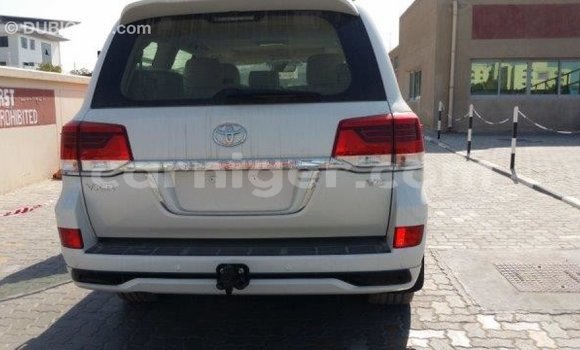 Buy Import Toyota Land Cruiser White Truck in Import - Dubai in Agadez Buy Import Toyota Land Cruiser White Truck in Import - Dubai in Agadez