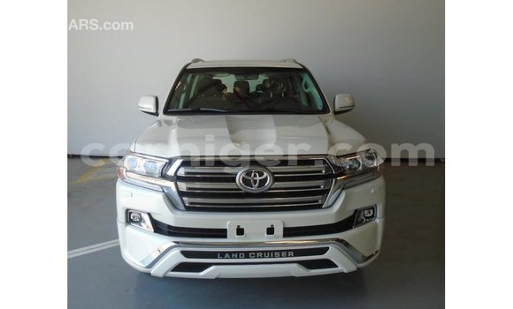 Buy Import Toyota Land Cruiser Other Truck in Import - Dubai in Agadez Buy Import Toyota Land Cruiser Other Truck in Import - Dubai in Agadez