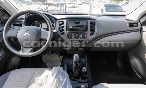 Buy Import Mitsubishi L200 White Car in Import - Dubai in Agadez Buy Import Mitsubishi L200 White Car in Import - Dubai in Agadez