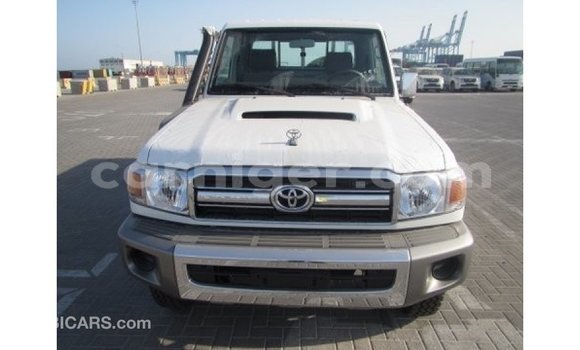 Buy Import Toyota Land Cruiser White Truck in Import - Dubai in Agadez Buy Import Toyota Land Cruiser White Truck in Import - Dubai in Agadez