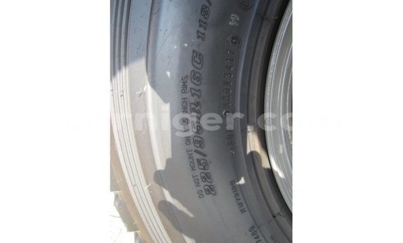 Buy Import Toyota Land Cruiser White Truck in Import - Dubai in Agadez Buy Import Toyota Land Cruiser White Truck in Import - Dubai in Agadez