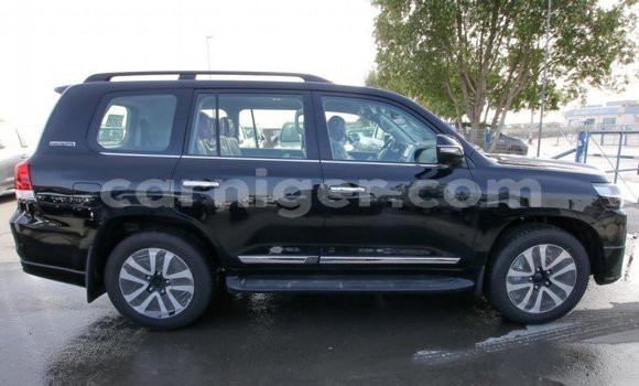 Buy Import Toyota Land Cruiser Black Truck in Import - Dubai in Agadez Buy Import Toyota Land Cruiser Black Truck in Import - Dubai in Agadez