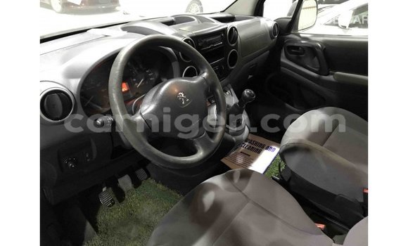 Sayi Imported Peugeot Partner White Mota in Import - Dubai a Agadez Sayi Imported Peugeot Partner White Mota in Import - Dubai a Agadez