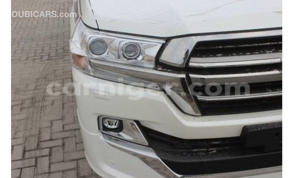 Buy Import Toyota Land Cruiser White Truck in Import - Dubai in Agadez